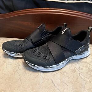 Women’s Black Cycling Shoes Size 6